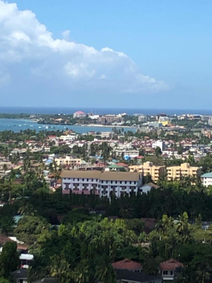 Lark Hotel Dar es Salaam Exteriér fotografie
